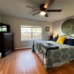 Boho Bliss- Cozy Private Room 2 Miles From Alamodome!