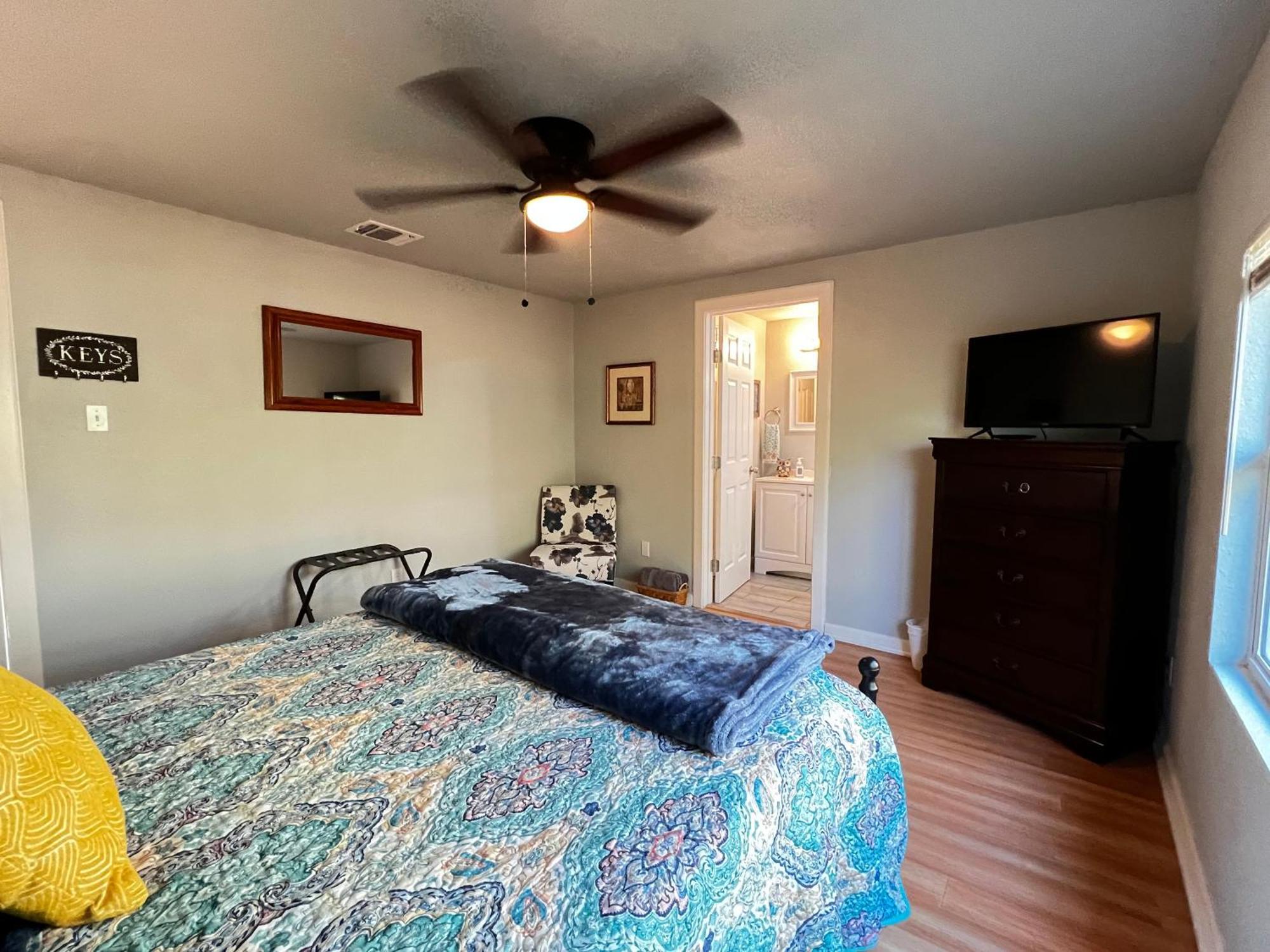 Boho Bliss- Cozy Private 2 Miles From Alamodome! Séjour chez l'habitant