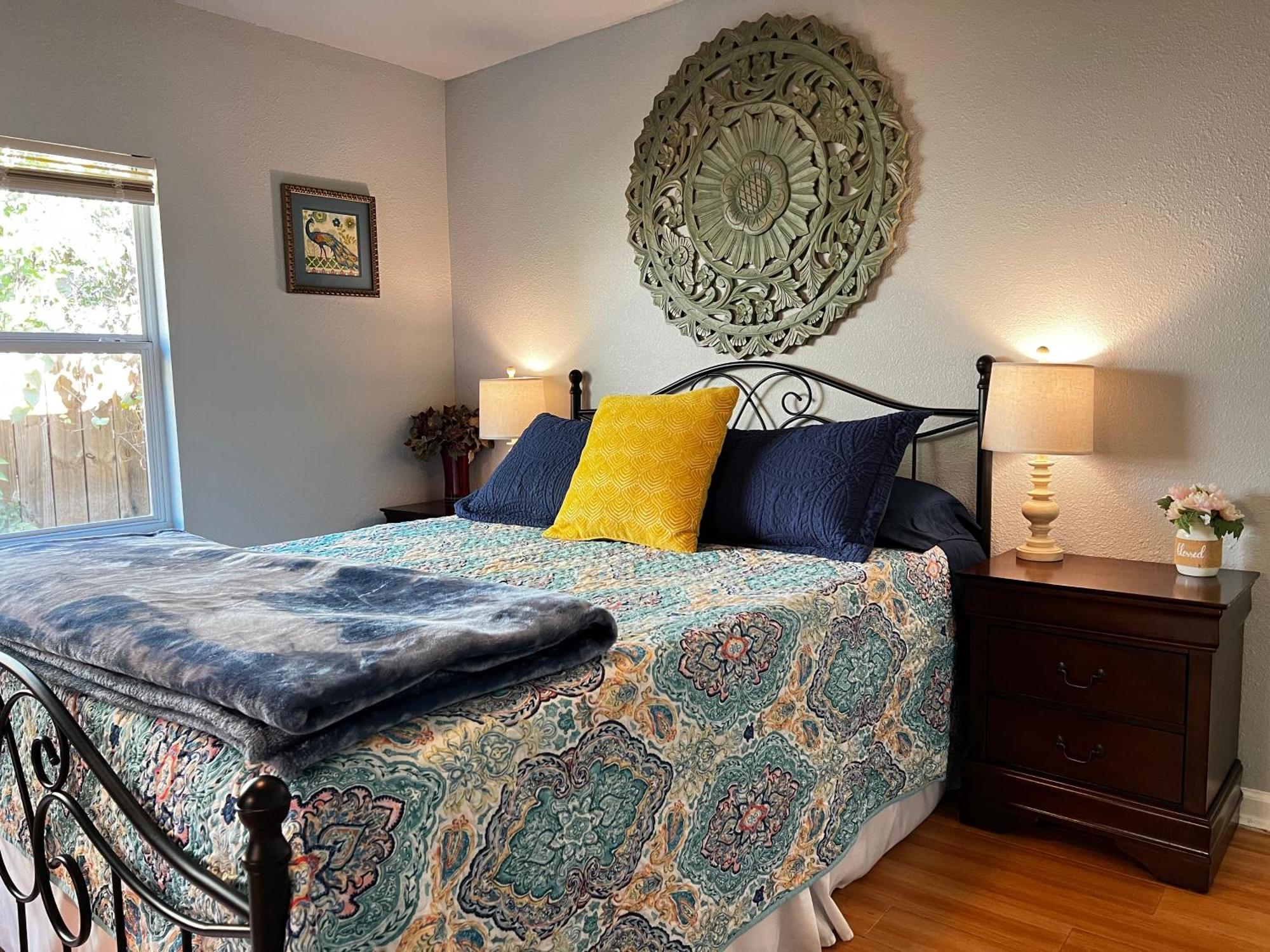 Boho Bliss- Cozy Private 2 Miles From Alamodome! Séjour chez l'habitant San Antonio