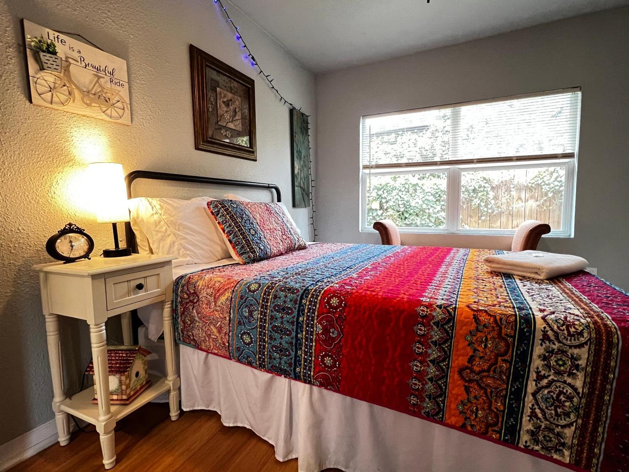 Boho Bliss- Cozy Private 2 Miles From Alamodome! Séjour chez l'habitant San Antonio