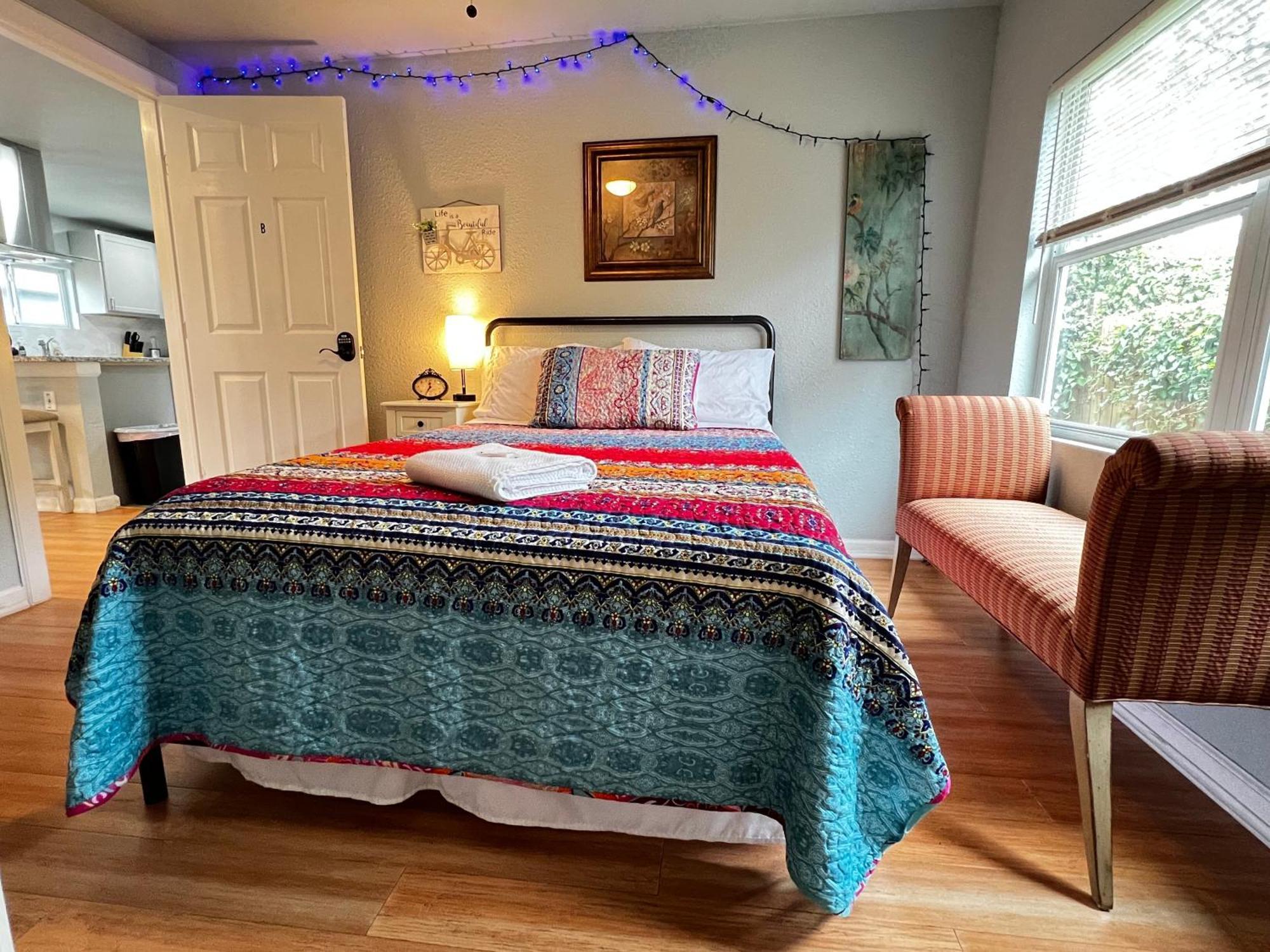 Boho Bliss- Cozy Private 2 Miles From Alamodome! Séjour chez l'habitant San Antonio